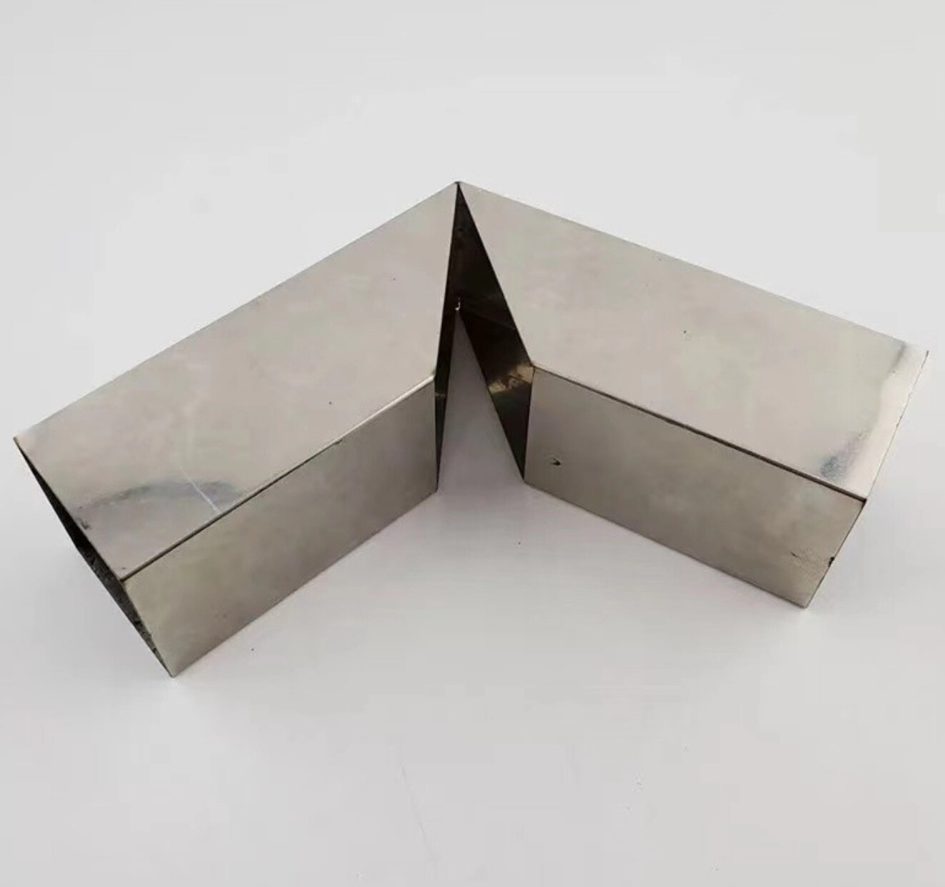 SS301 SS303 CNC Tube Laser Cutting Steel Parts Stainless Steel Sheet Metal Tube Services