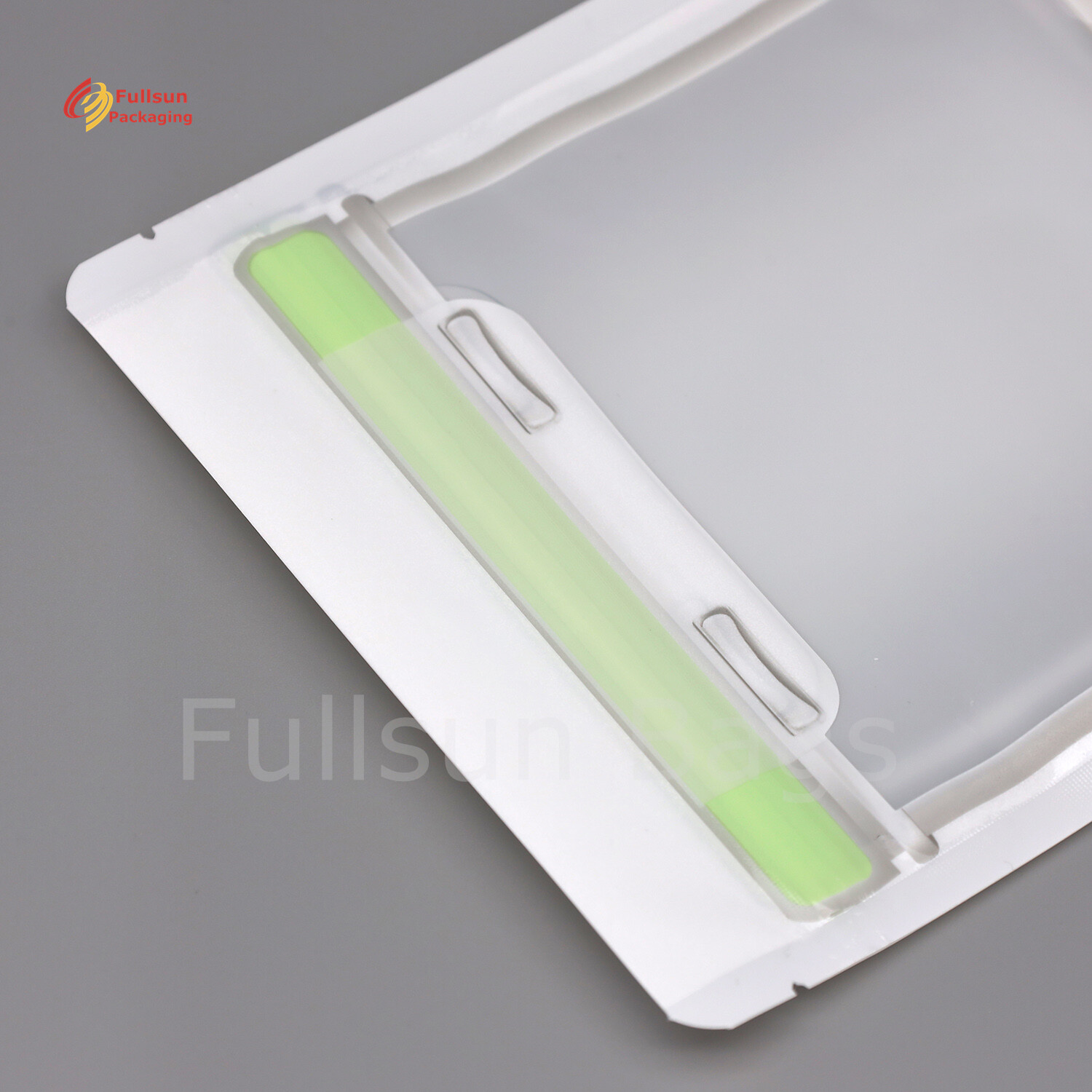 Tas plastik tertutup dengan tiga sisi