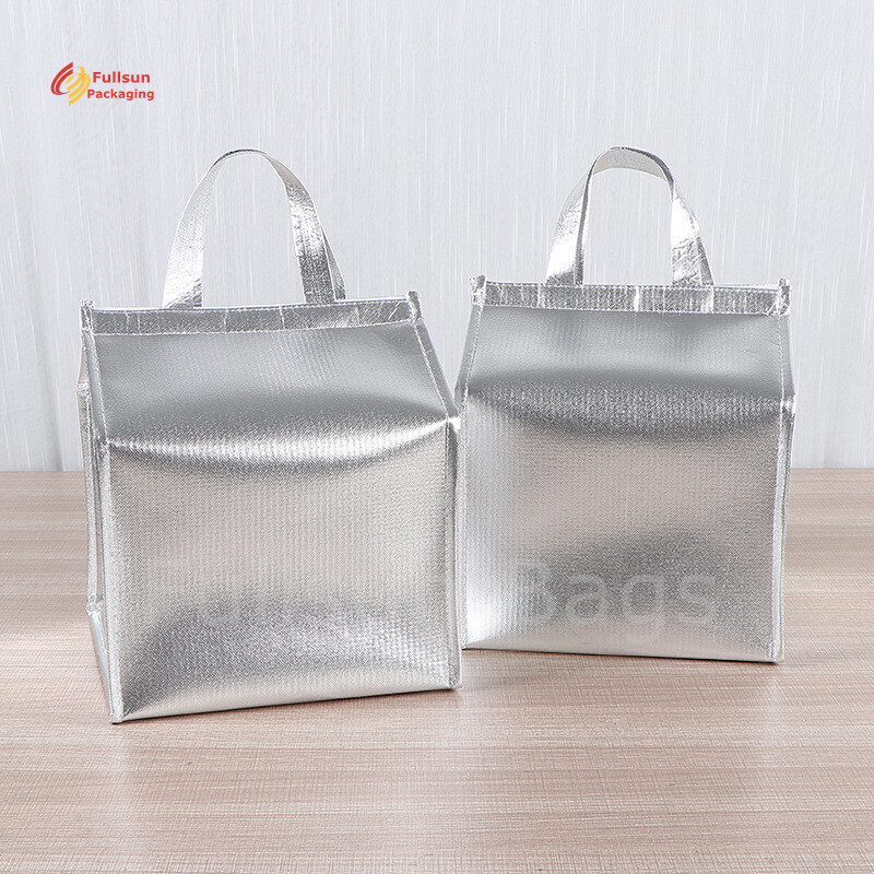 Pengiriman tas terisolasi