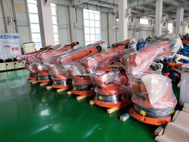 KR240L180 中古KUKAロボット