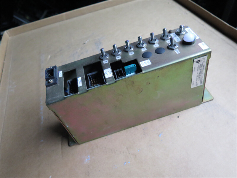 JZRCR-NBU01B-2 中古のロボット部品