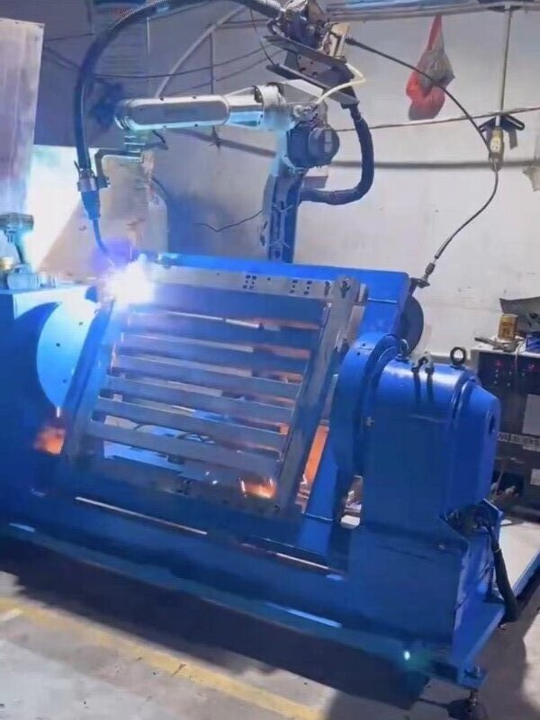 YR-UP6-A00 Used Yaskawa robot with repositioner and welding gun