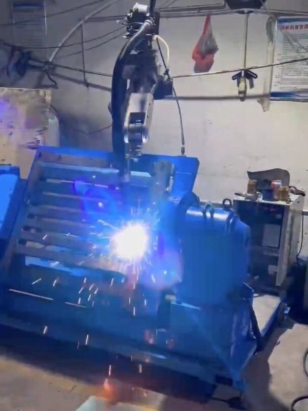 YR-UP6-A00 Used Yaskawa robot with repositioner and welding gun