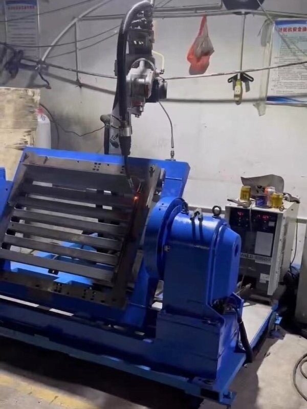 YR-UP6-A00 Used Yaskawa robot with repositioner and welding gun