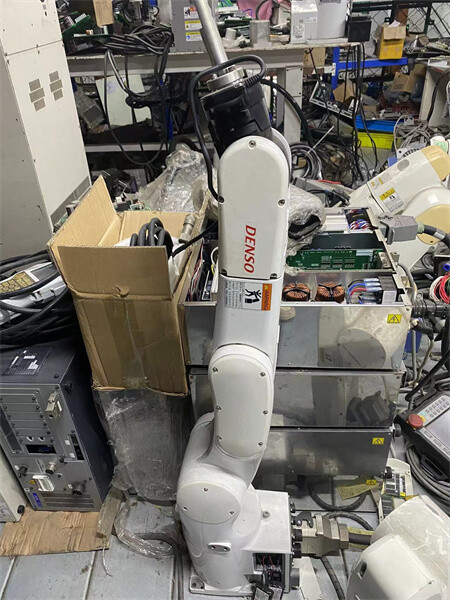 VS060A1-AV6-NNN-NANNN-NNNN RC7M-HSG4BA Used Denso Robot