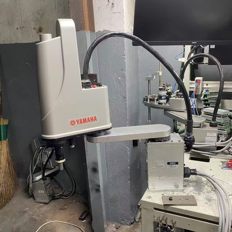 YK400XG Yamaha Ancient Robot