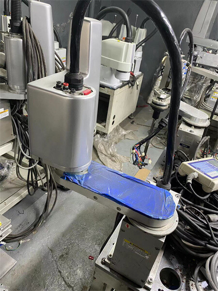 YK400XH Yamaha Mid-Aged Robot