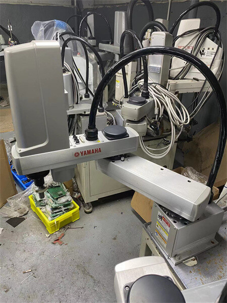 YK600XGH Yamaha Middle-Aged Robot