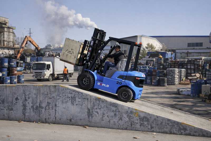 compressed_forklift_image