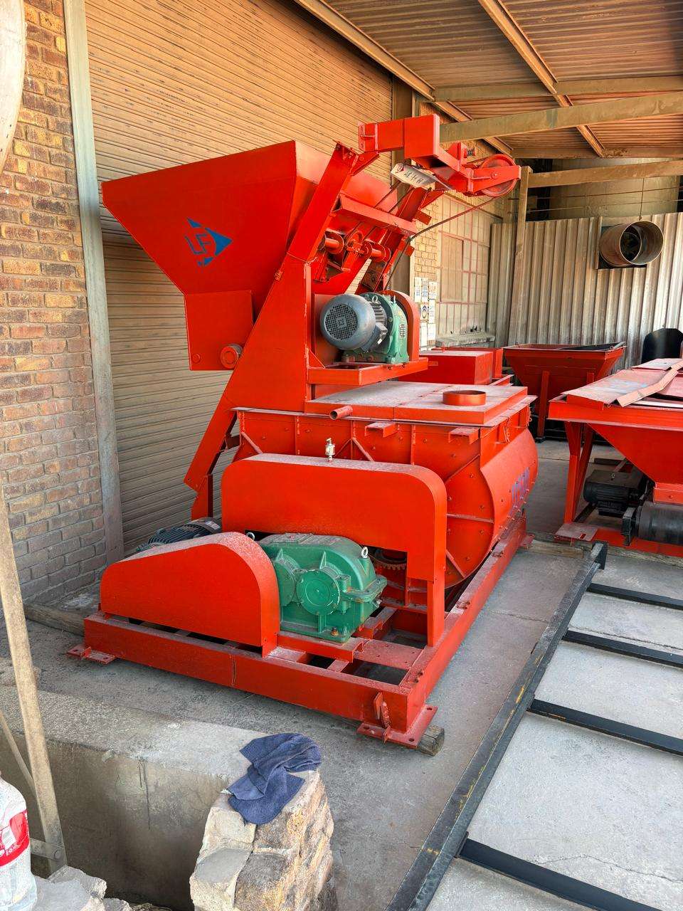 Hot Selling Large Capacity Low Cost Concrete/cement/sand/stone Mixer