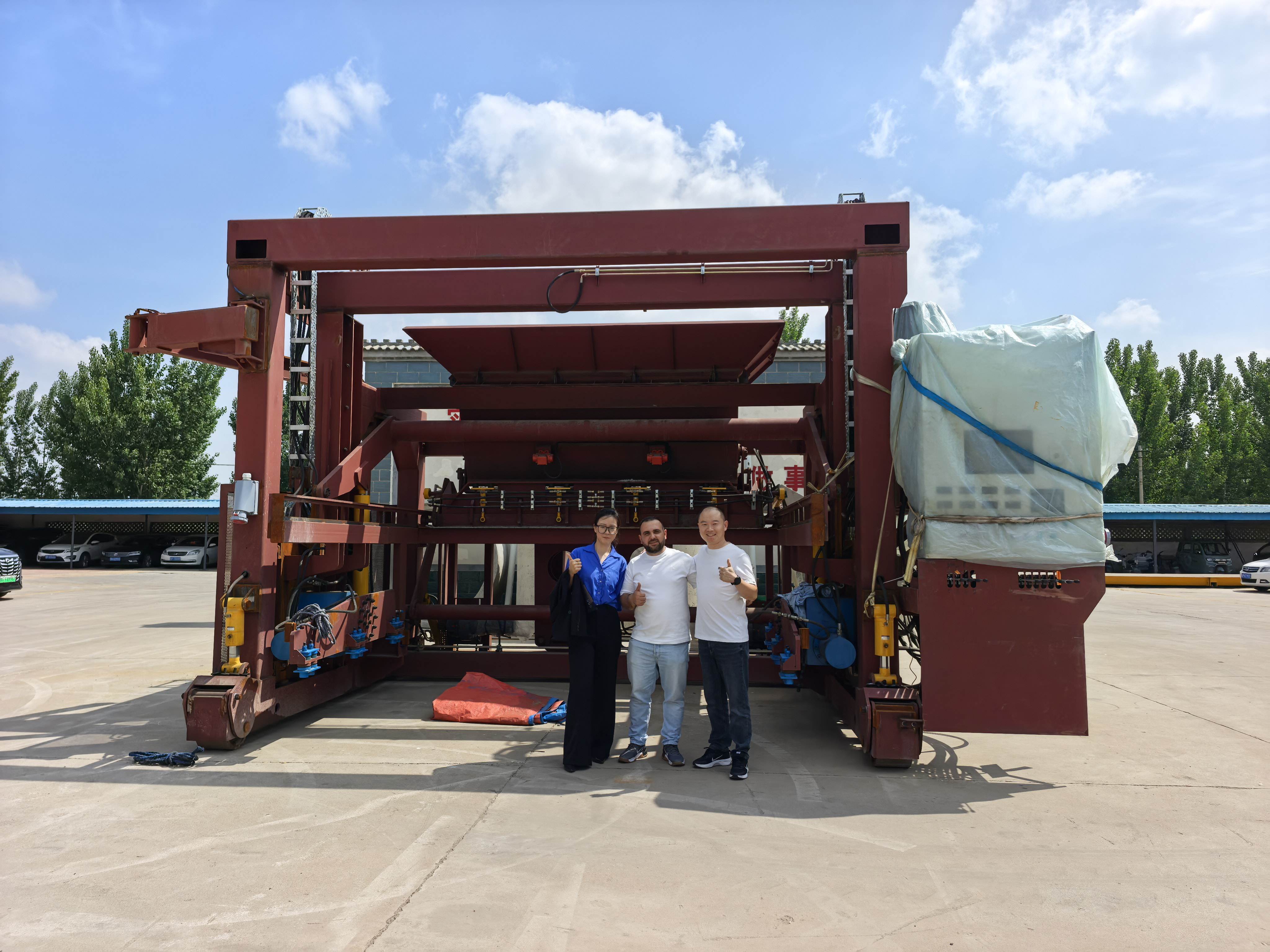 Mobile Automatic Precast Concrete Component Making Machine Multi-function U Groove and Road Barrier Molding Machine