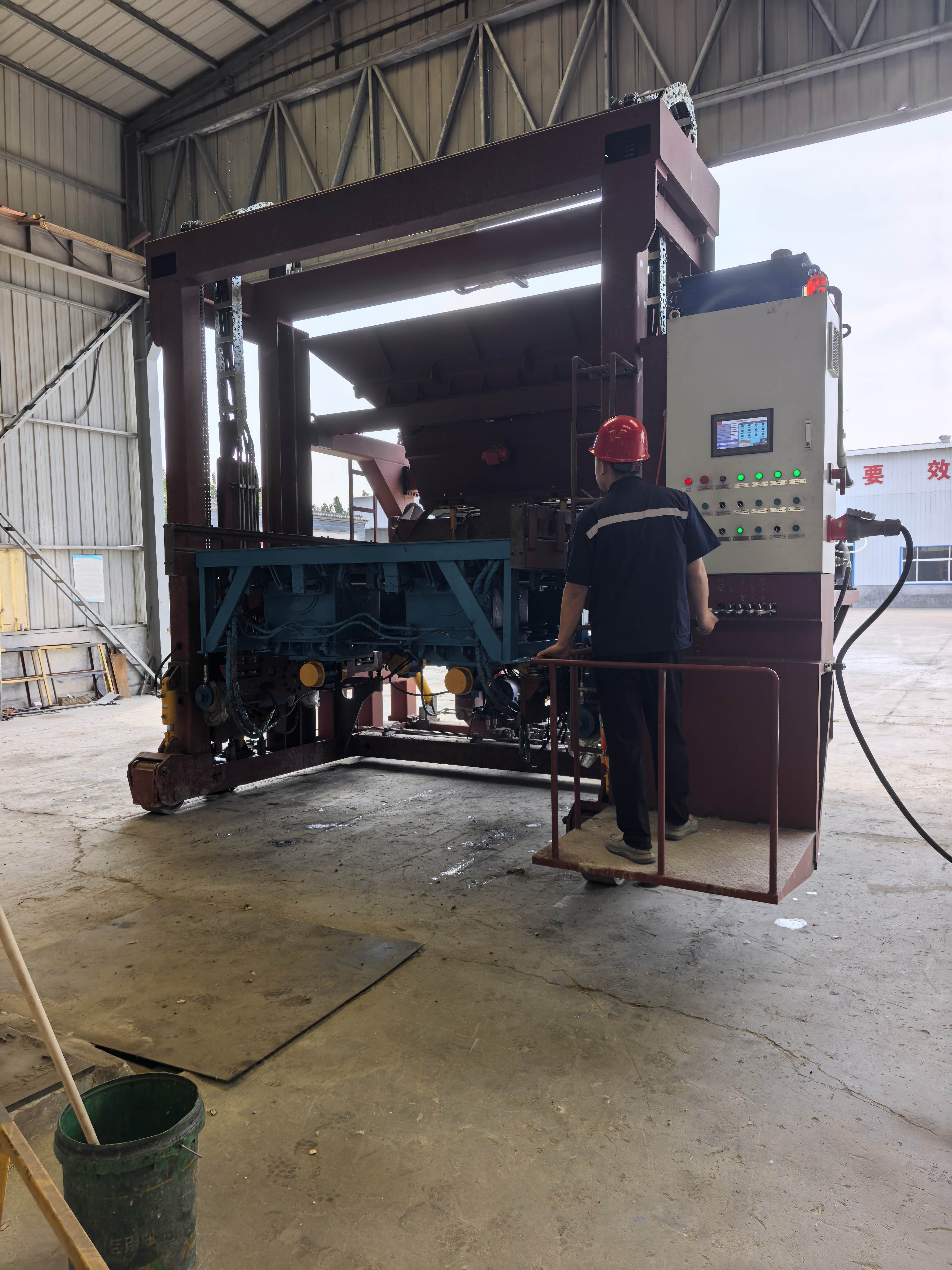 Mobile Automatic Precast Concrete Component Making Machine Multi-function U Groove and Road Barrier Molding Machine