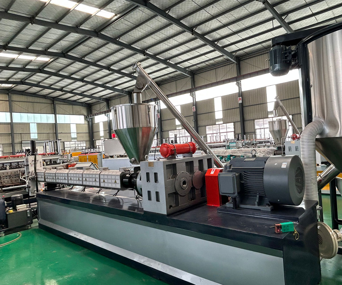 PP Hollow Grid Plate Extrusion Machine