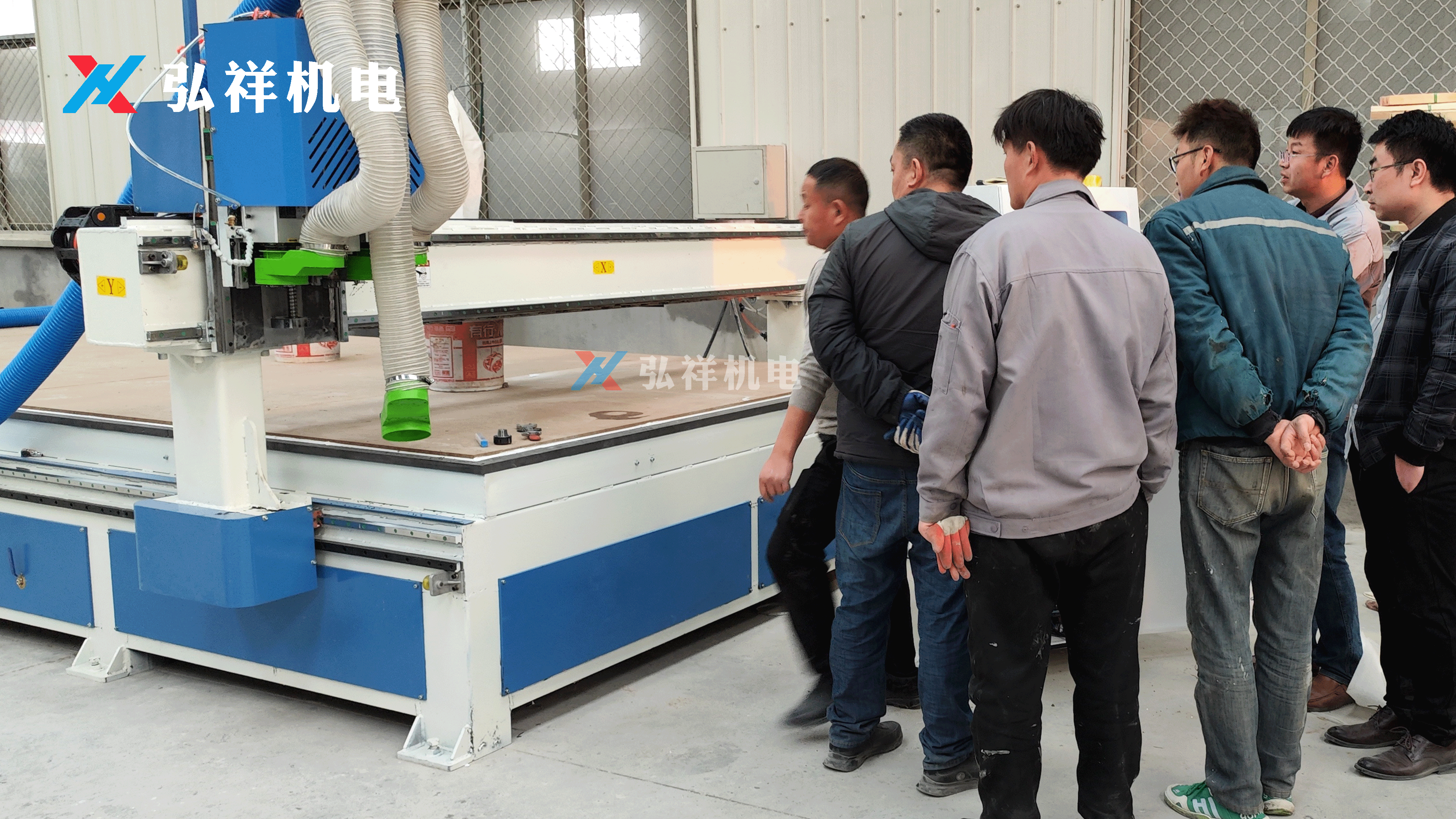 معدات قطع المواد ذات الشكل الخاص لوحات حافلات النقل: ما هي التفاوتات التي يمكن تحقيقها فعليًا في الإنتاج؟