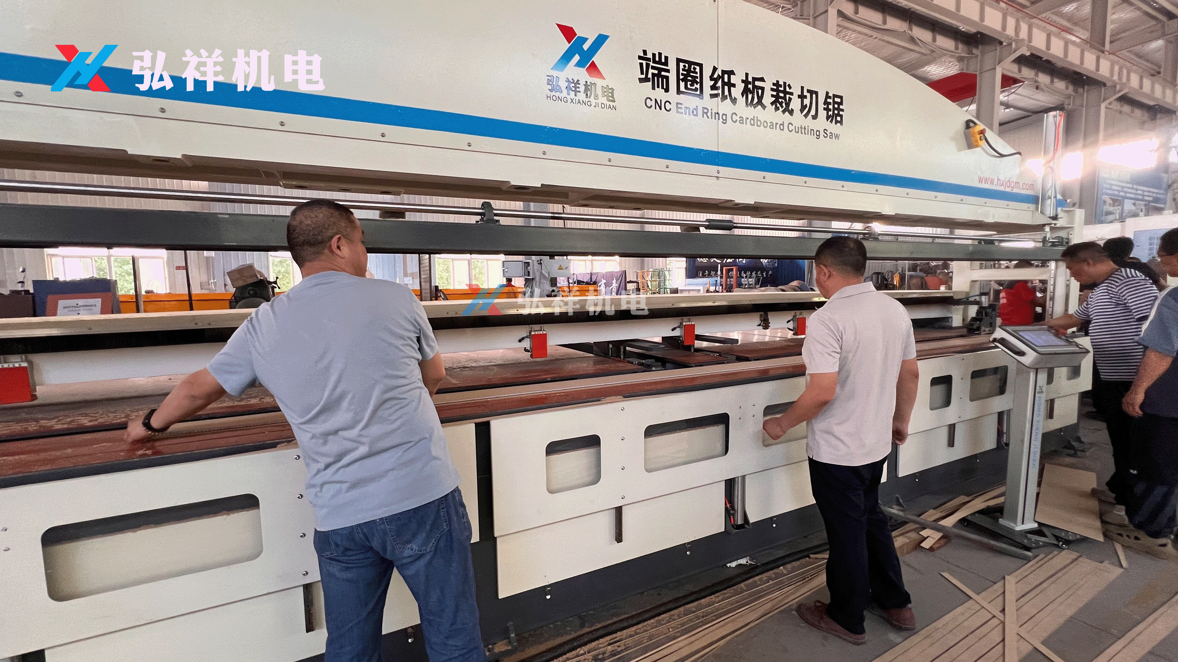 مصنع معدات معالجة ورق عزل المحولات في الصين: أي الموديلات تتضمن مراقبة درجة حرارة القالب في الوقت الحقيقي؟