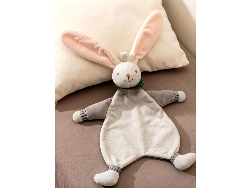 Baby mouth-safe comfort blankets to prevent startle reflexes and soothe newborns