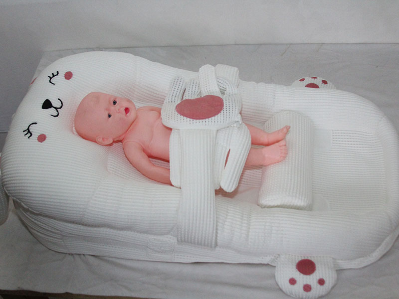 Newborn anti-startle and anti-pressure crib/anti-spit-up and anti-overflow crib