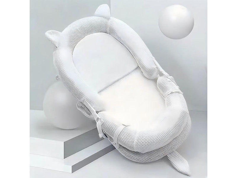 Portable anti-overflow and anti-pressure bed for newborns