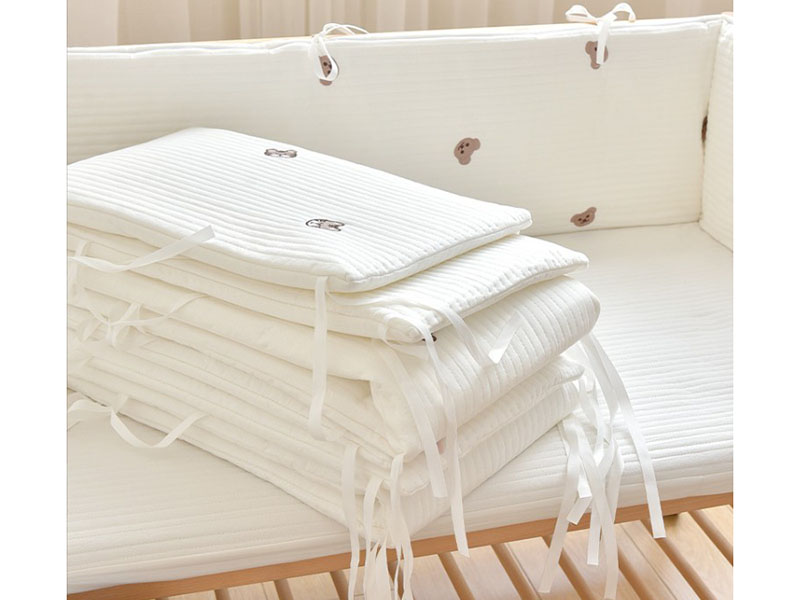 Baby soft-padded interlocking crib rails with anti-collision and washable design