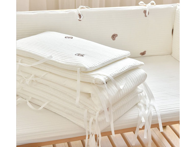 Baby soft-padded interlocking crib rails with anti-collision and washable design