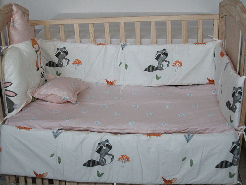 Baby crib bumpers / soft-padded interlocking crib rails with anti-collision and washable design