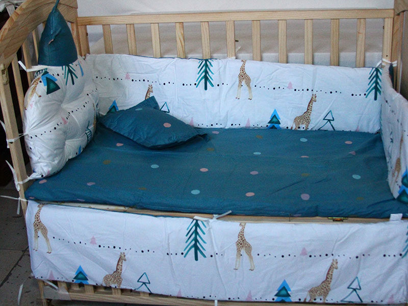 Soft-padded interlocking crib rails with anti-collision and washable design