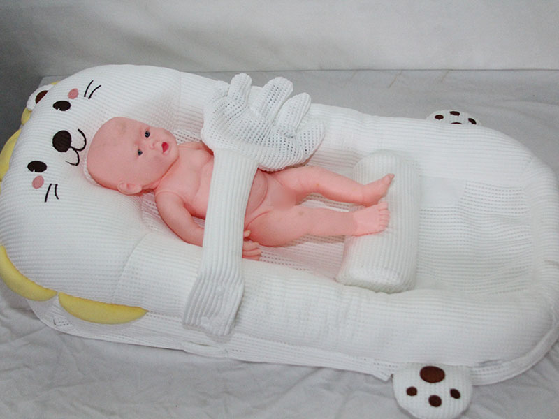 Newborn anti-startle and anti-pressure crib/anti-spit-up and anti-overflow crib