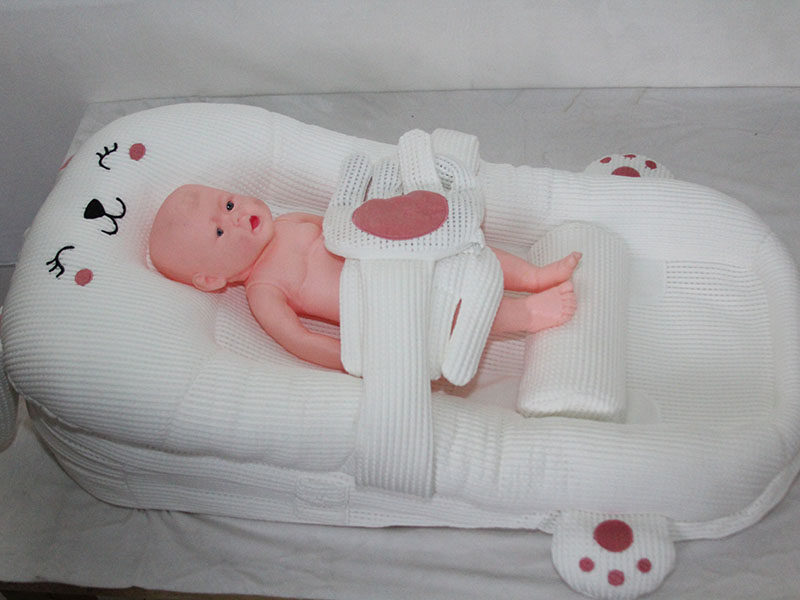 Anti-spitting up, anti-spillage, anti-startle, soothing, and anti-pinch crib/bed