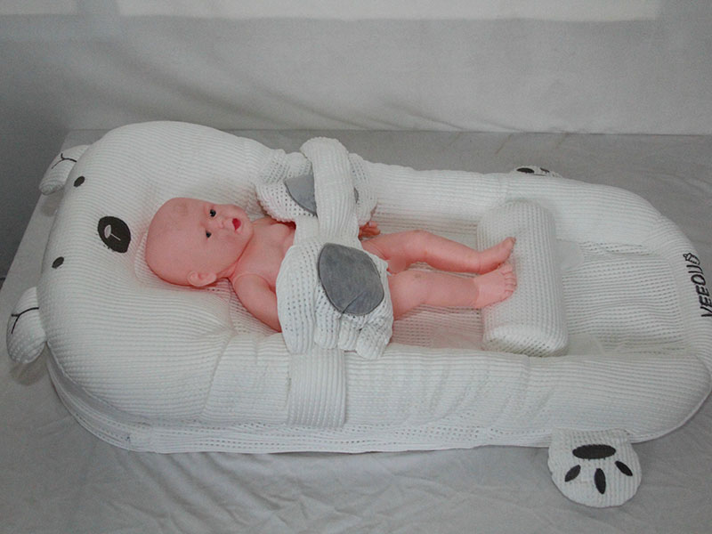 Newborn anti-startle and anti-pressure crib/anti-spit-up and anti-overflow crib