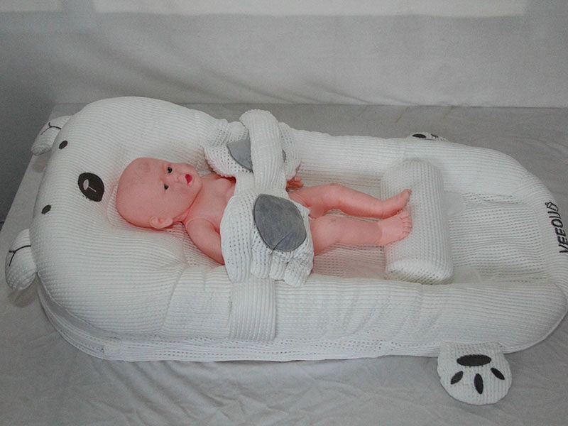 Anti-spitting up, anti-spillage, anti-startle, soothing, and anti-pinch crib/bed