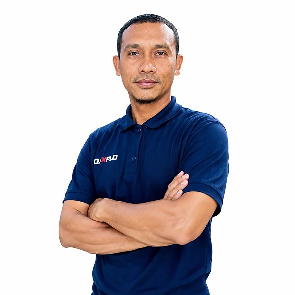 Thai staff -13