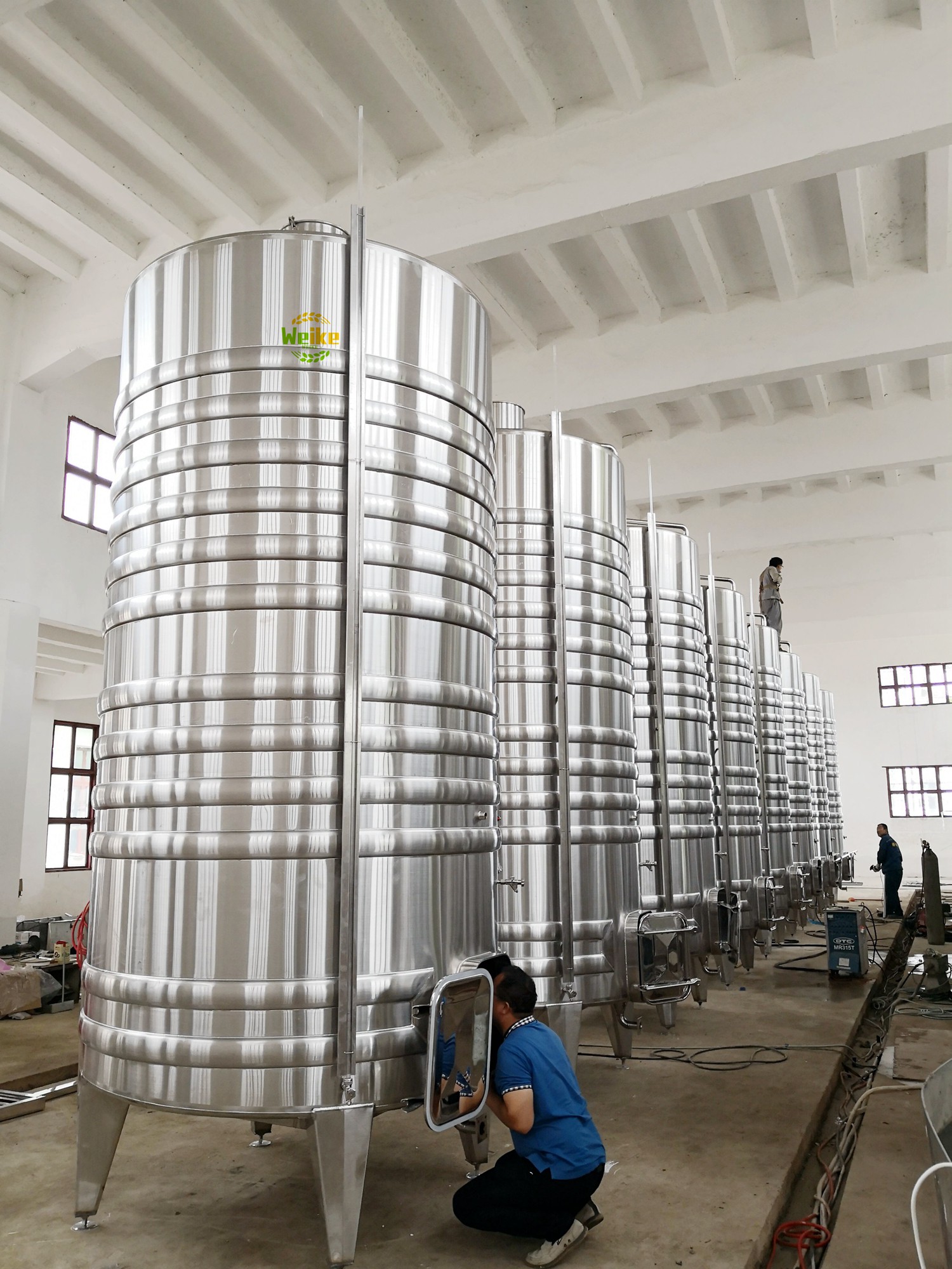 螺旋冷却コイル付きワインタンク