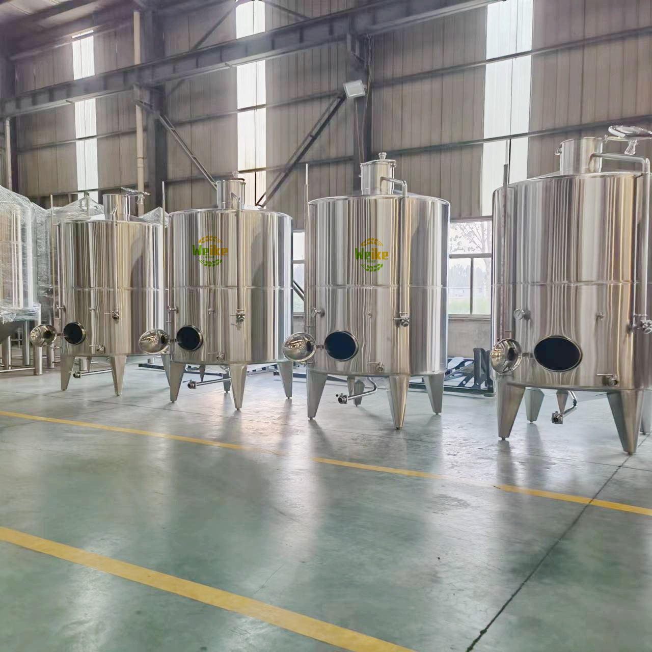 2000Lステンレス製白ワインタンク