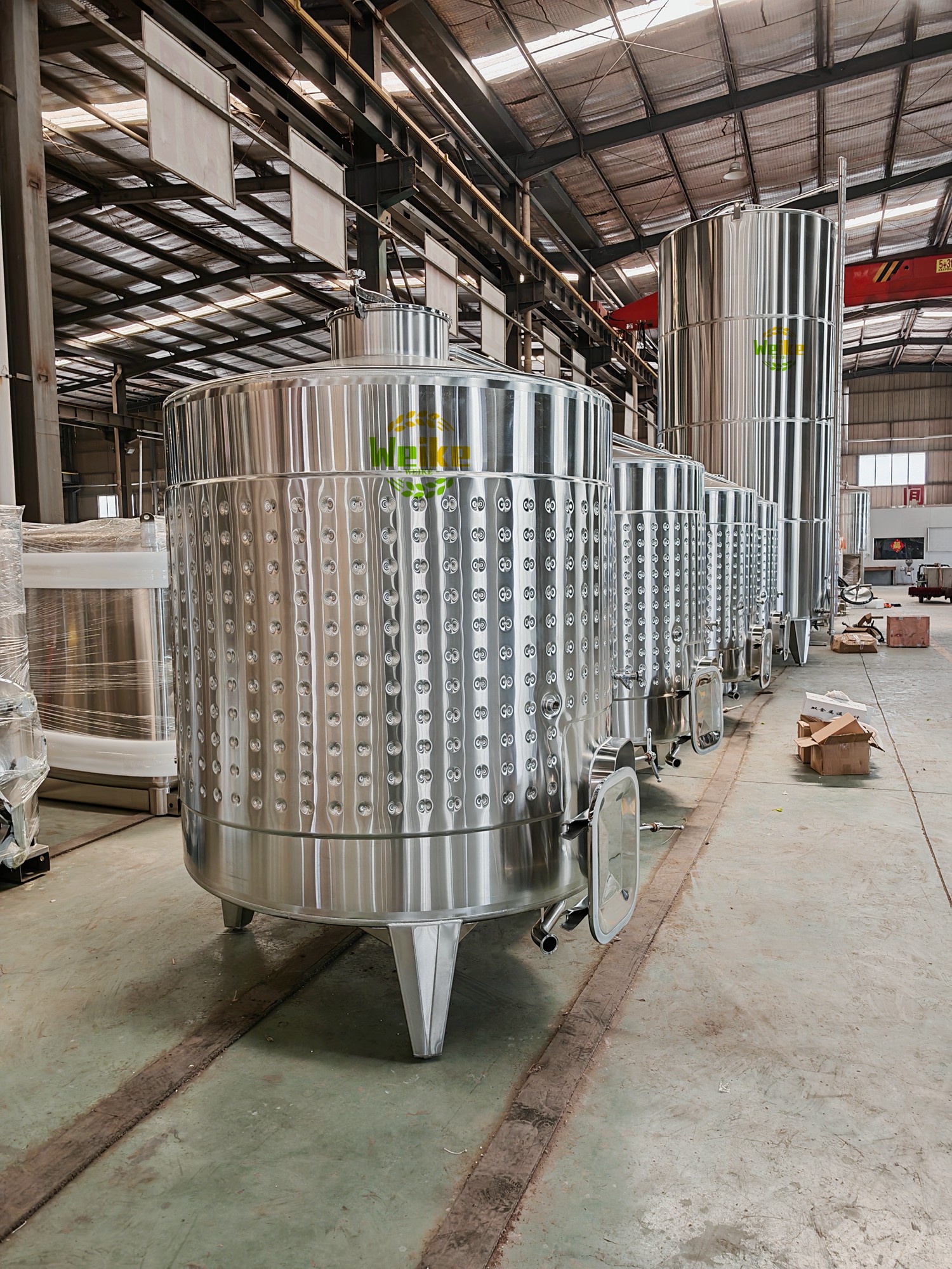 ワイン製造プロセスとワインタンクの機能