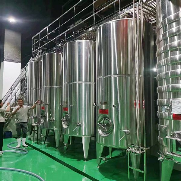 tangki penyimpanan anggur putih