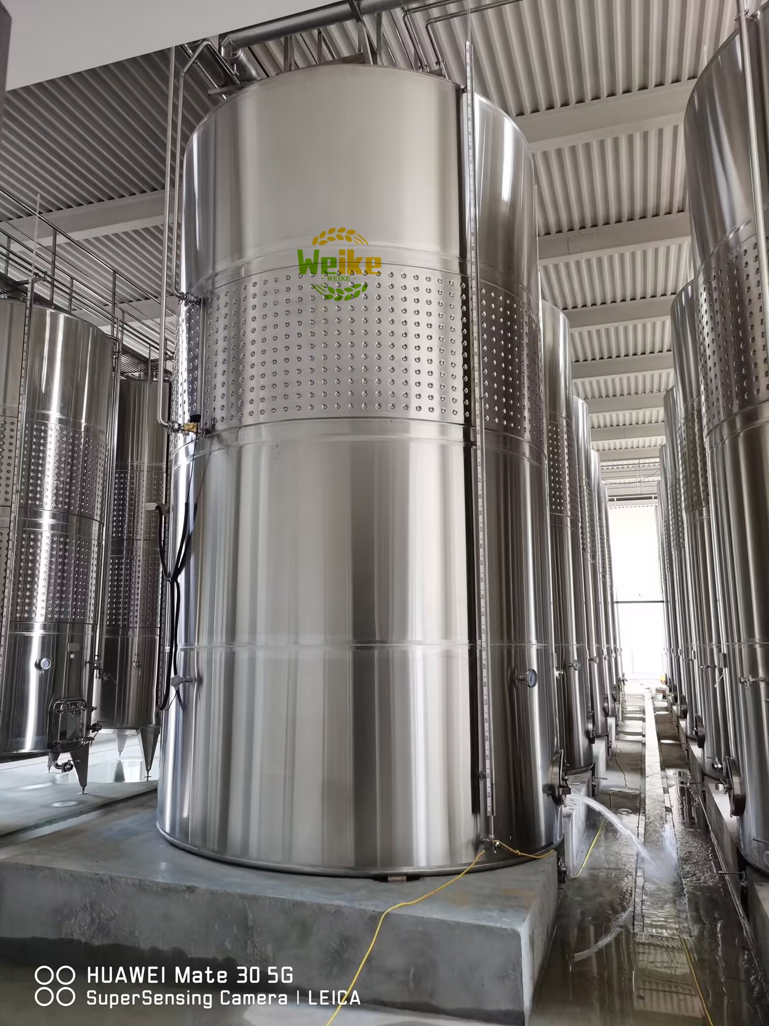 tangki anggur tertutup dari baja tahan karat