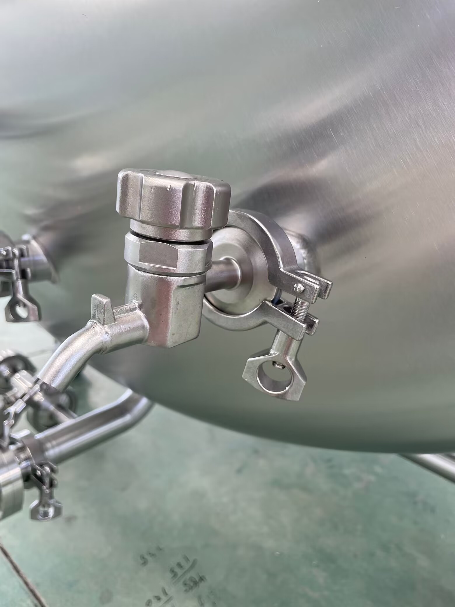 tangki fermentasi bir industri