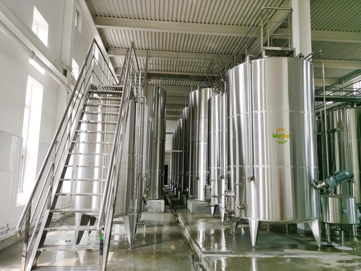 Tangki Pencampur Wine vs Tangki Fermentasi: Apa Perbedaannya dalam Penggunaan di Pabrik Anggur?