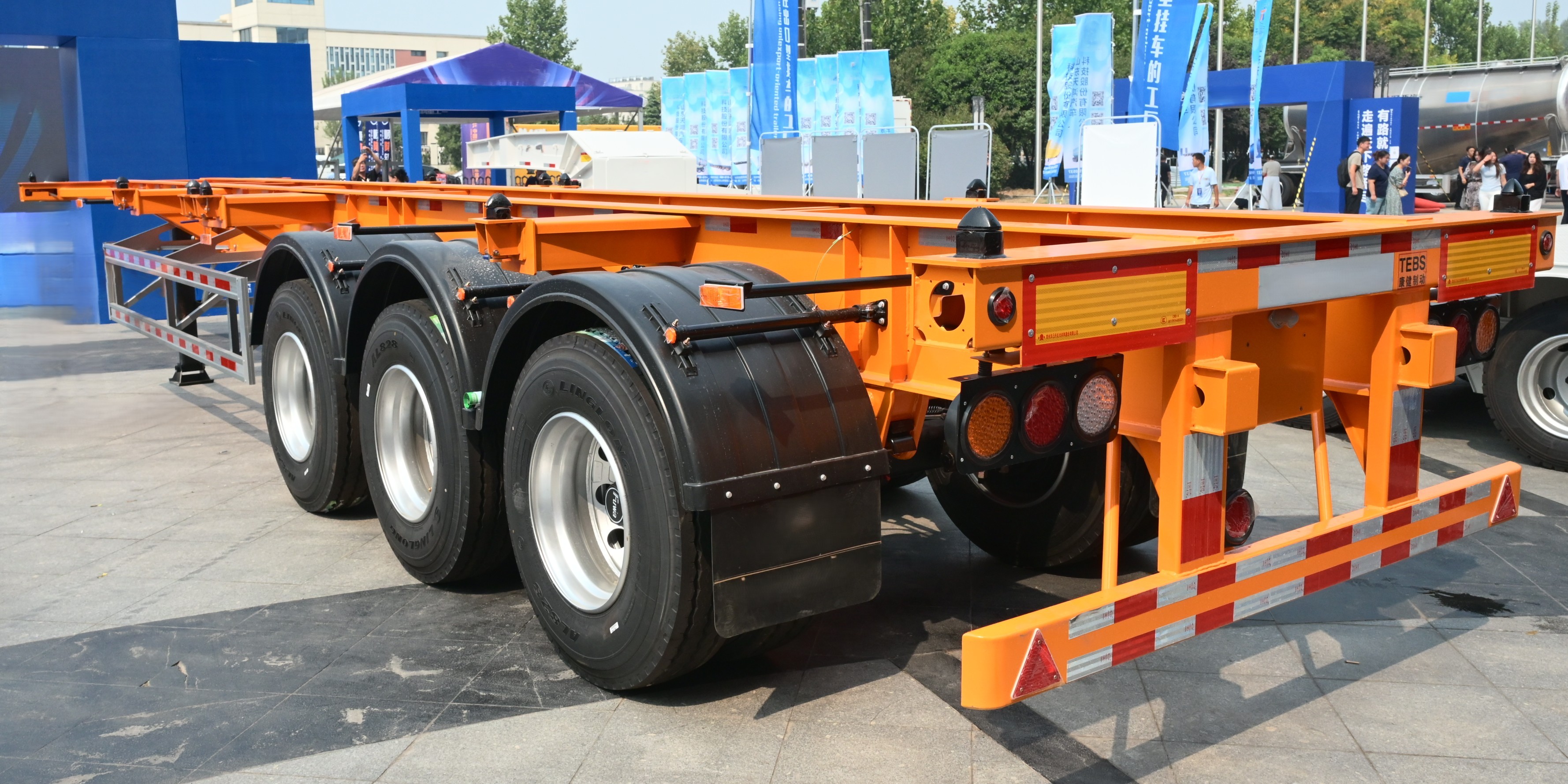 Semi-Trailer Rangka 40 ft 3 Gandar