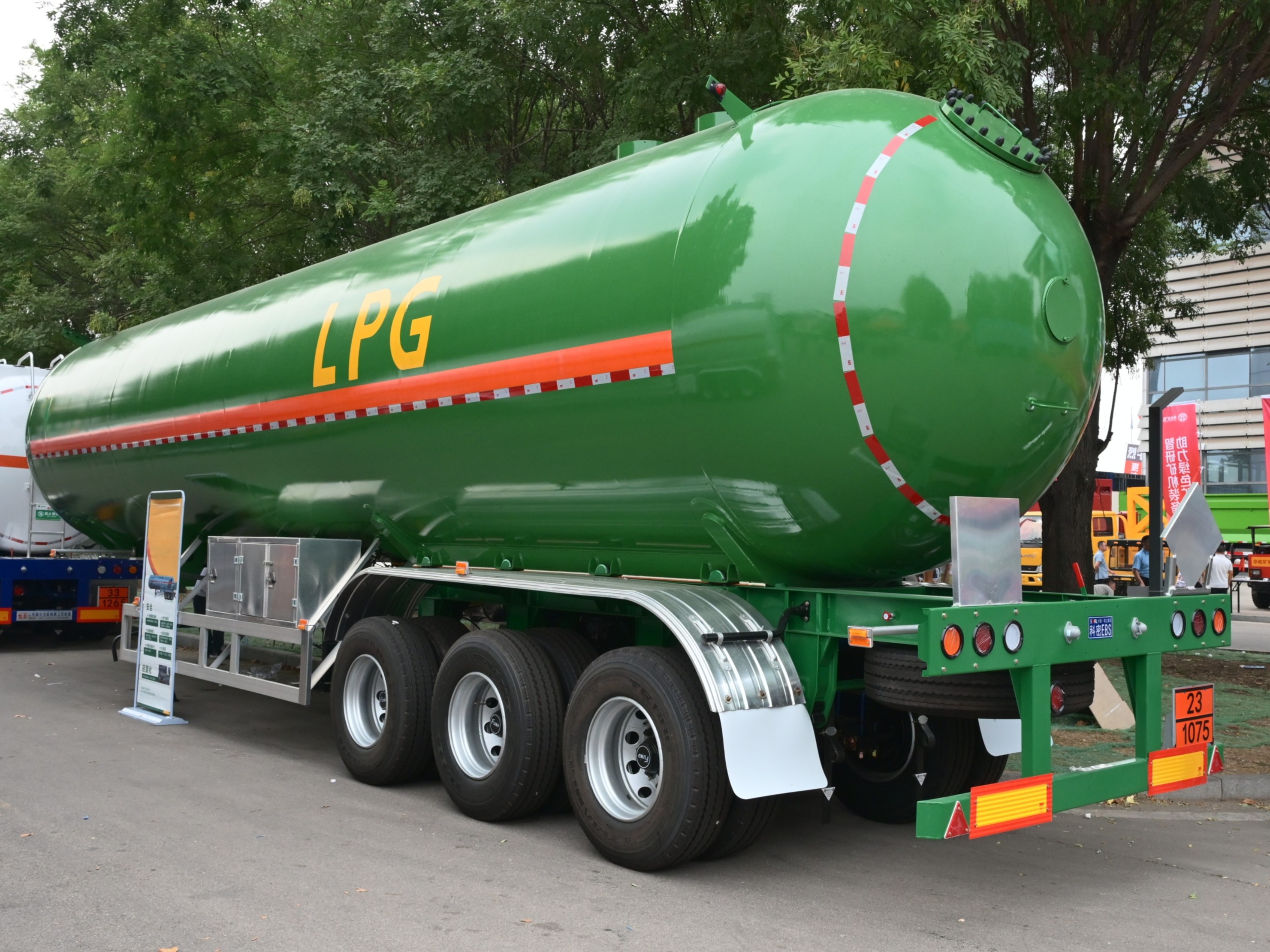 รถพ่วงบรรทุกก๊าซ LPG (ก๊าซปิโตรเลียมเหลว)