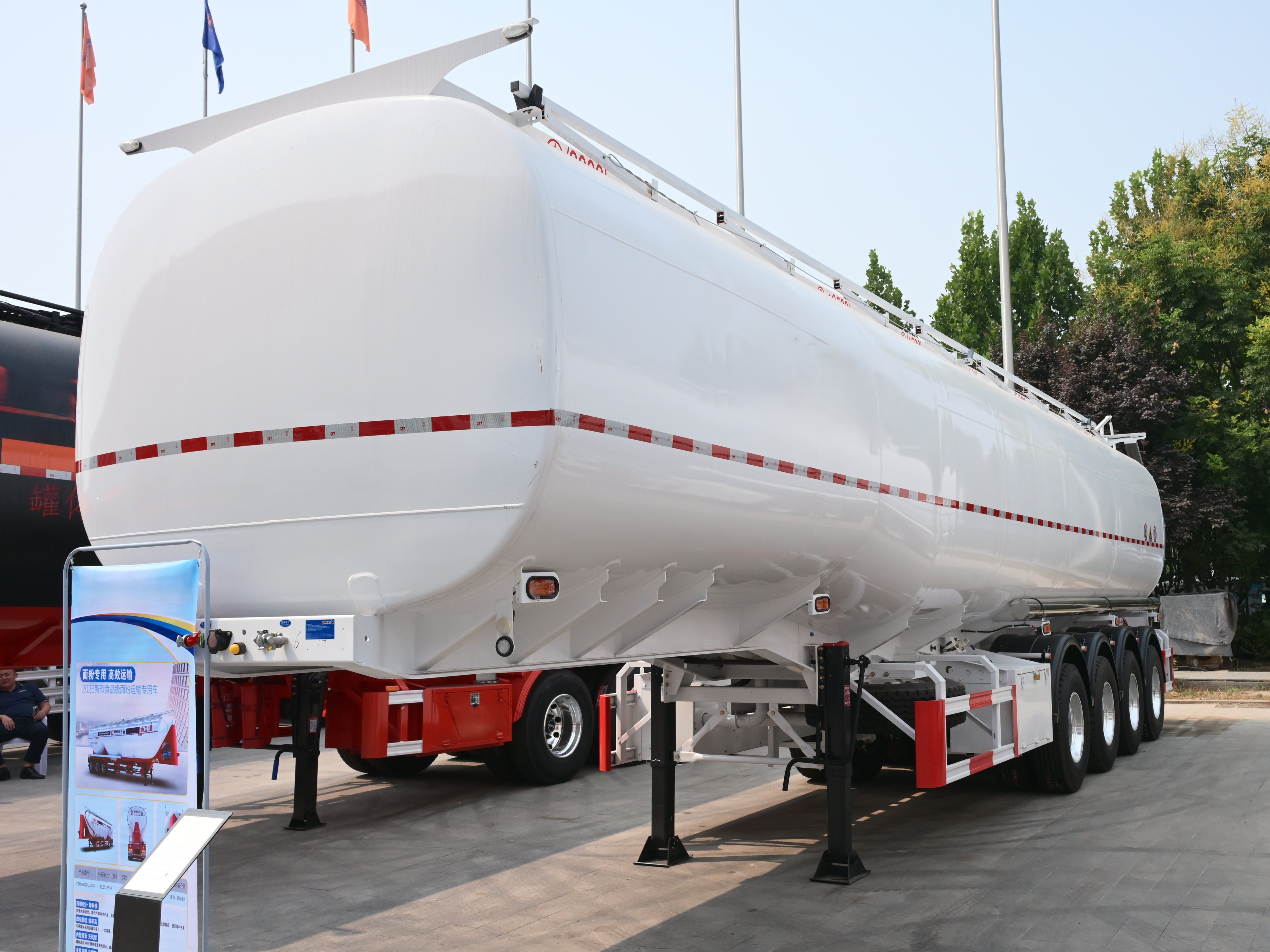 Semi-Trailer Tangki Bahan Bakar Gooseneck 4 Gandar 45000L